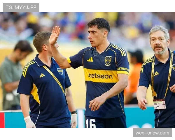 关键时刻：拜仁的“区域防守陷阱”成功诱导对方前锋落入越位位置